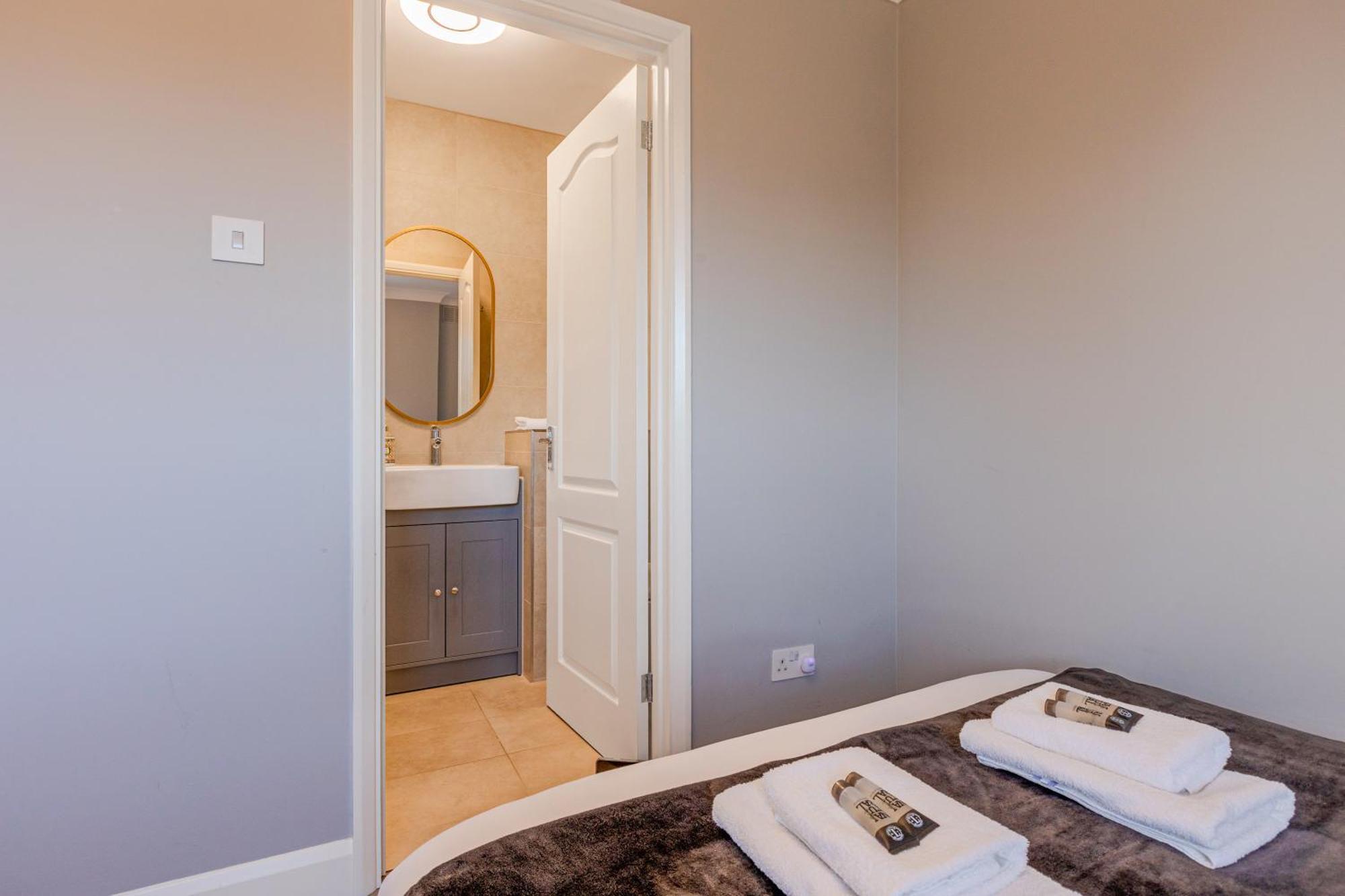 4br 4-floor House, W Patio, 10 Min Wapping Station * Londra