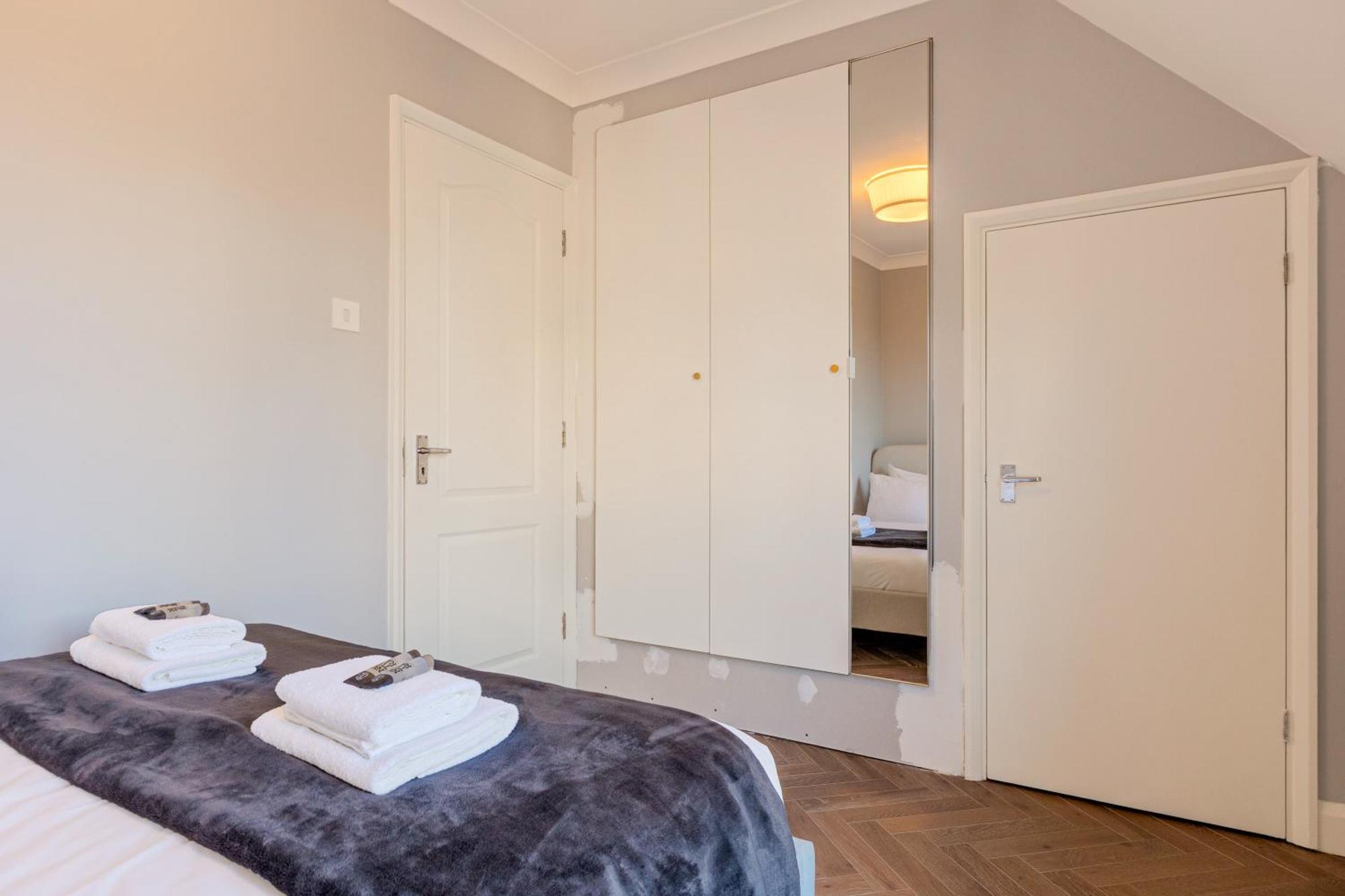 Appartamento 4br 4-floor House, W Patio, 10 Min Wapping Station *