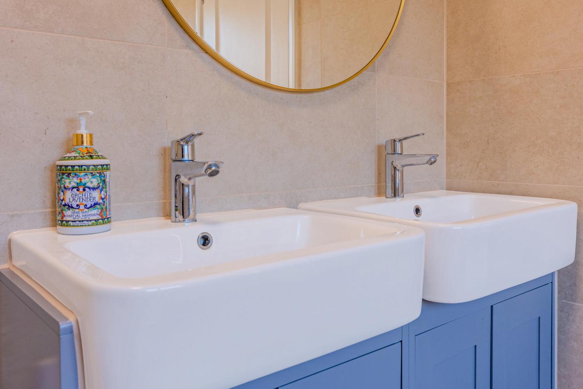 4br 4-floor House, W Patio, 10 Min Wapping Station Appartamento *